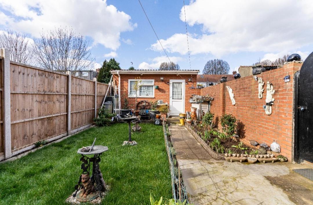 Lovely House * London