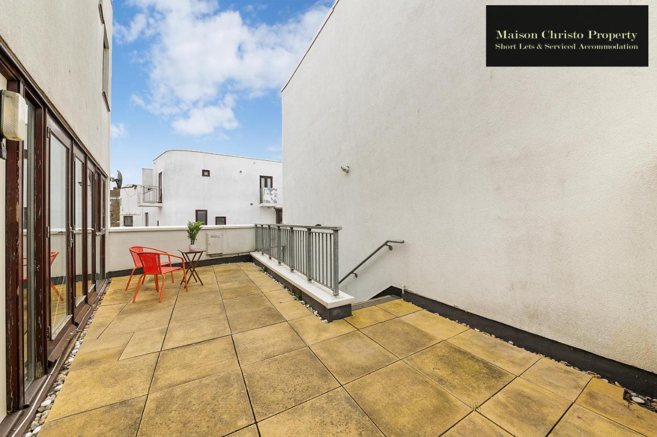 Eden: Cozy 2-bedroom By Maison Christo Apartment London
