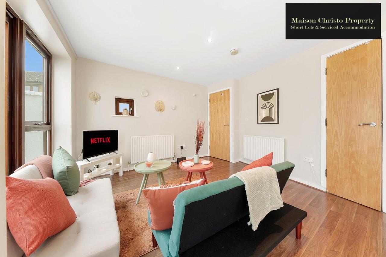 Eden: Cozy 2-bedroom By Maison Christo Apartment