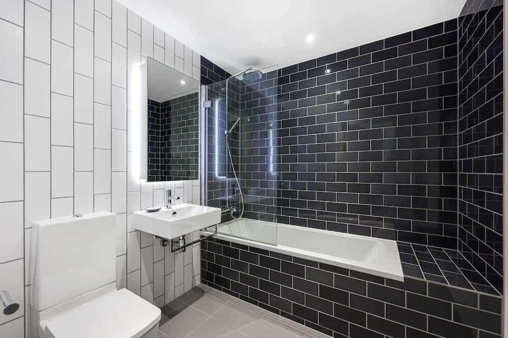 Apartment Lovely 2 Bed In Royal Wharf *