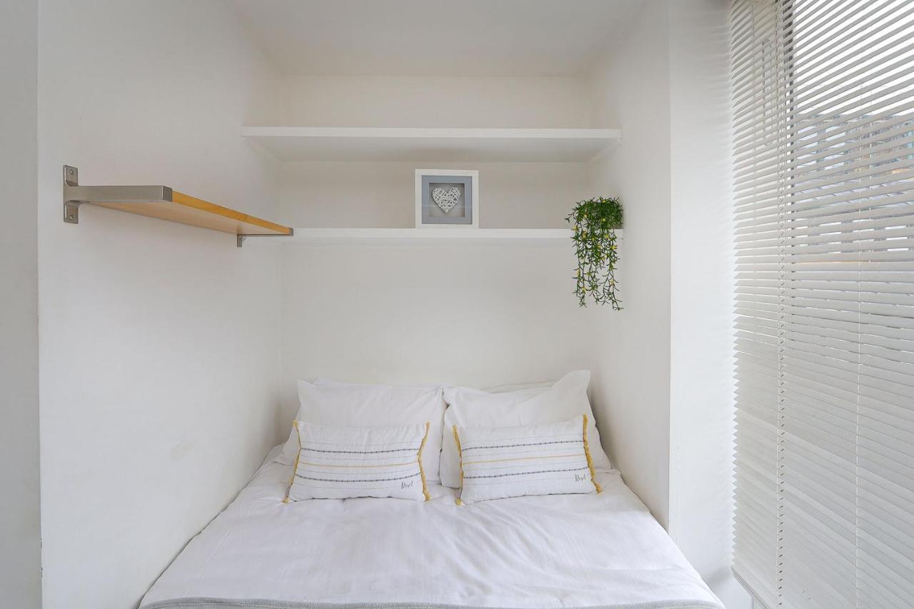 Apartment 2-bed 2-bath Flat Around The Corner From Portobello Market London