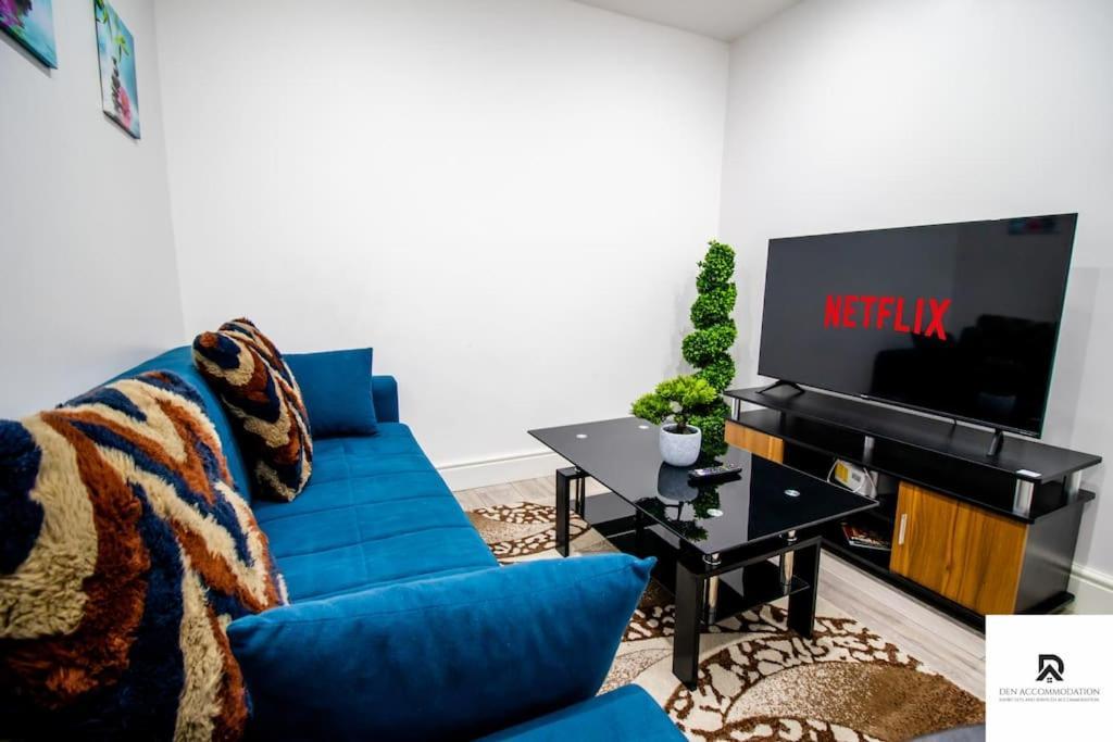 Den Accommodation: Extended House With Parking In Woolwich Apartment London