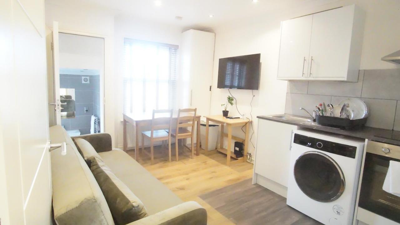 Evergreen Apartments-flat 4, Apartment London