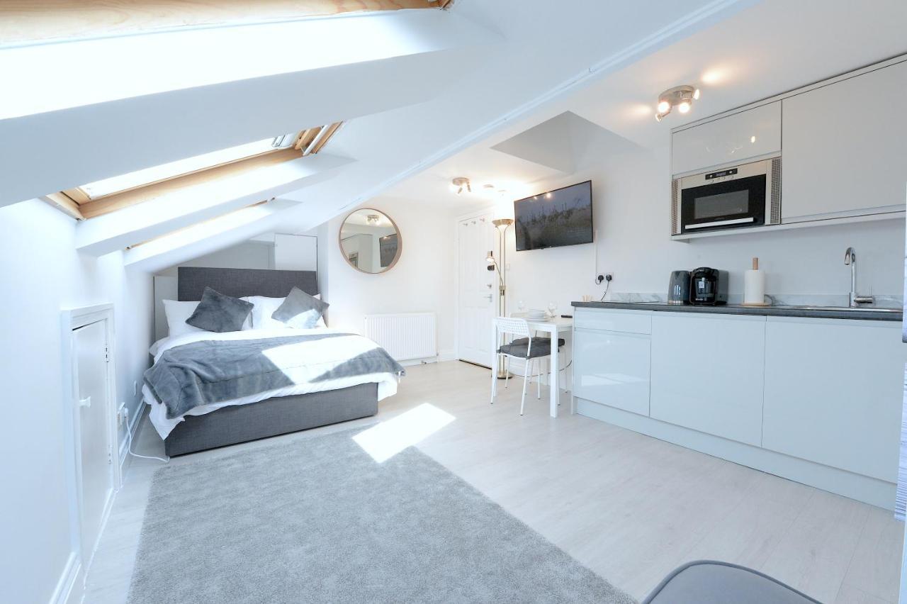 Very Close To Line Underground Shepherds Bush And Westfield Newly Refurbished