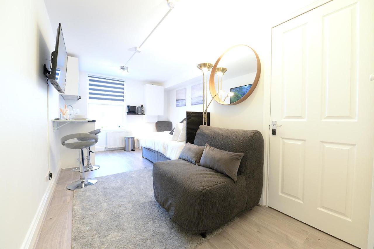 Very Close To Line Underground Shepherds Bush And Westfield Newly Refurbished Apartment