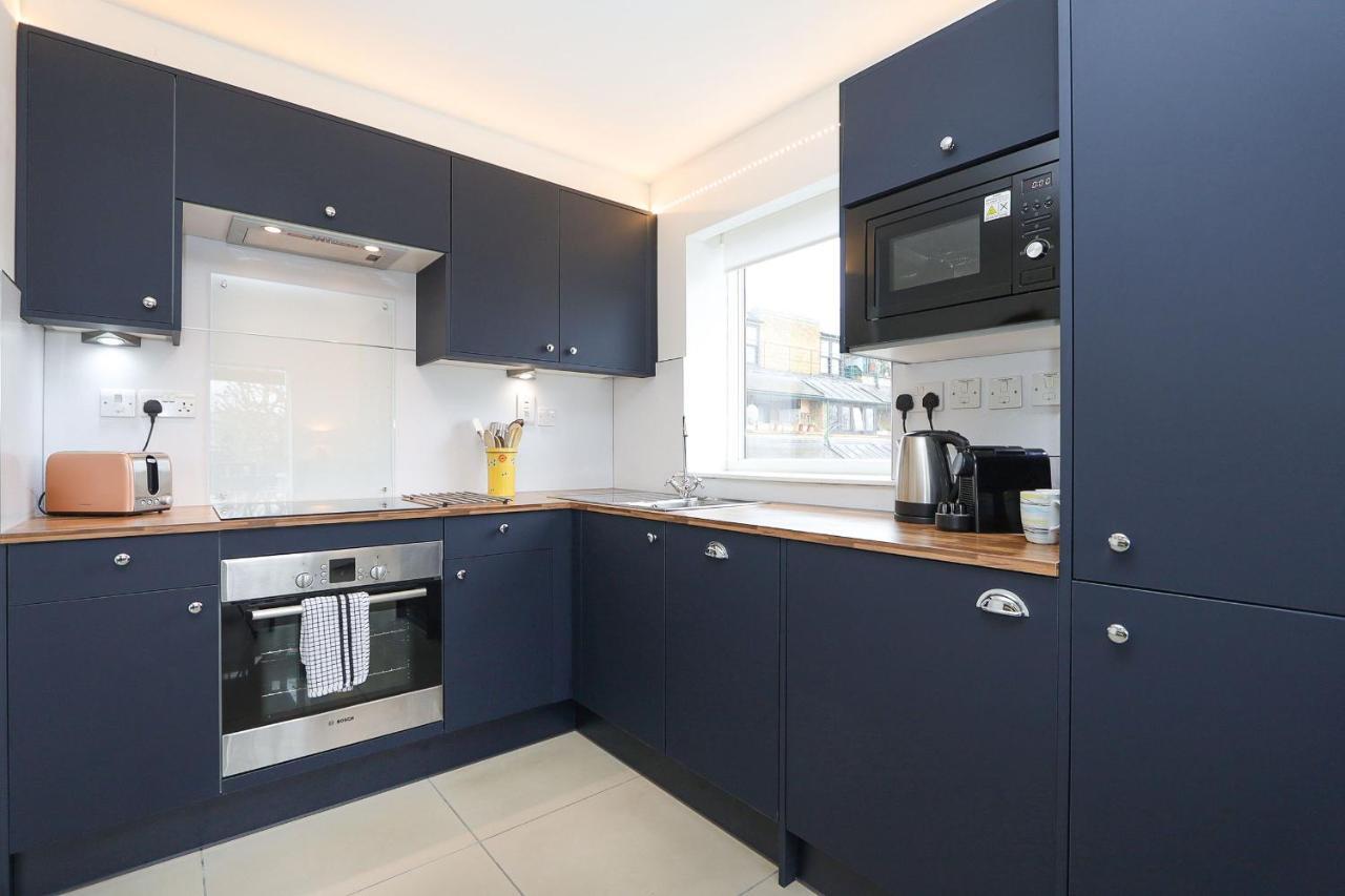 Apartment 2-bed 2-bath Flat Around The Corner From Portobello Market London