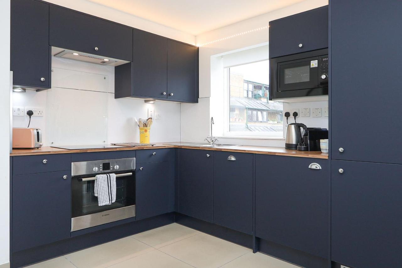 2-bed 2-bath Flat Around The Corner From Portobello Market * London