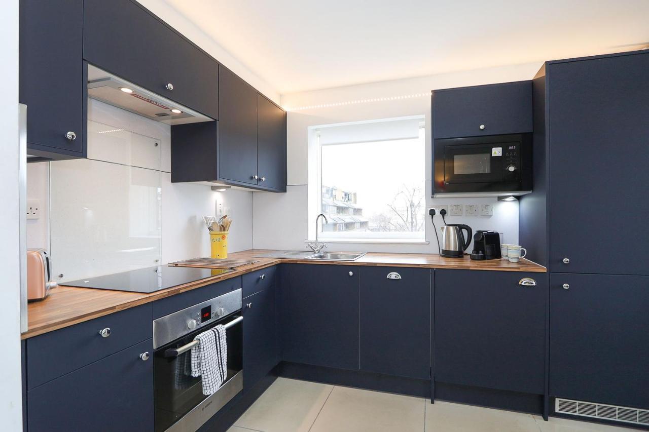 2-bed 2-bath Flat Around The Corner From Portobello Market Apartment