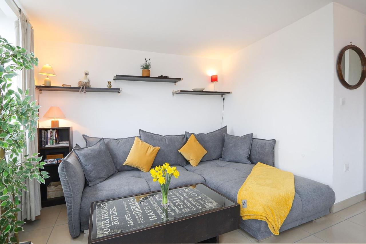 2-bed 2-bath Flat Around The Corner From Portobello Market London