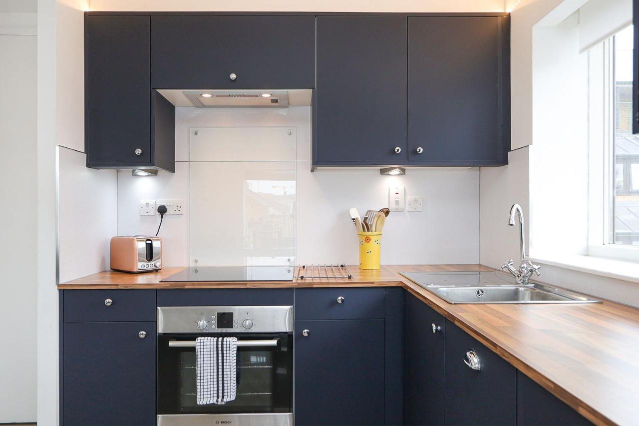 Apartment 2-bed 2-bath Flat Around The Corner From Portobello Market London