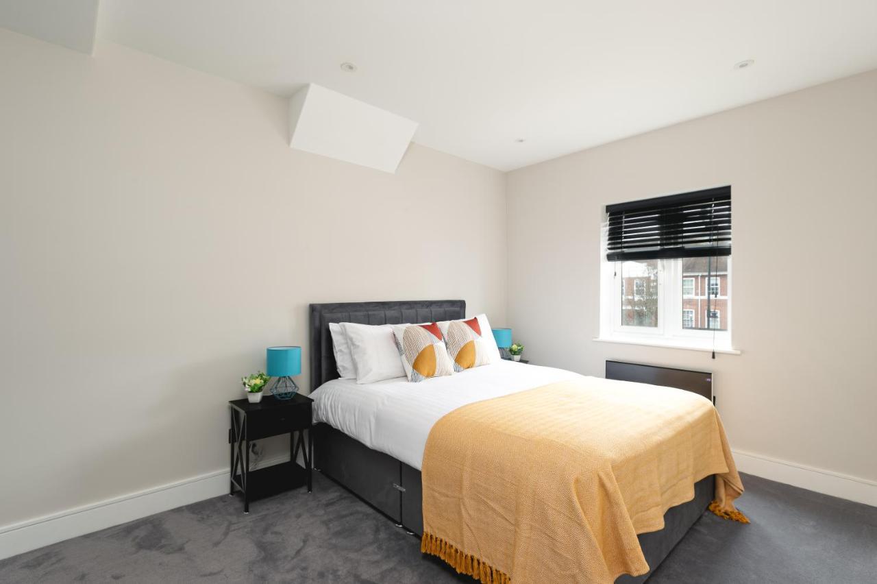 Apartment Skyvillion - Cozy Large 4 & 1 Bed In Enfield, Mins To Tube Station, Free Wi-fi