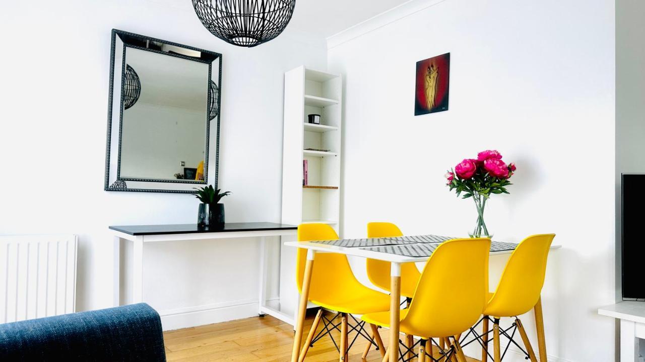 Canal View House: Of Oasis Apartment *