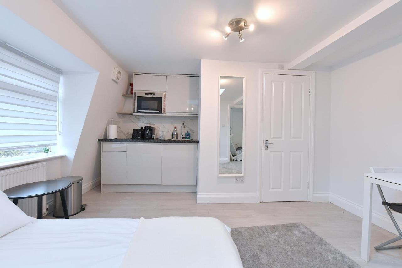 Very Close To Line Underground Shepherds Bush And Westfield Newly Refurbished * London