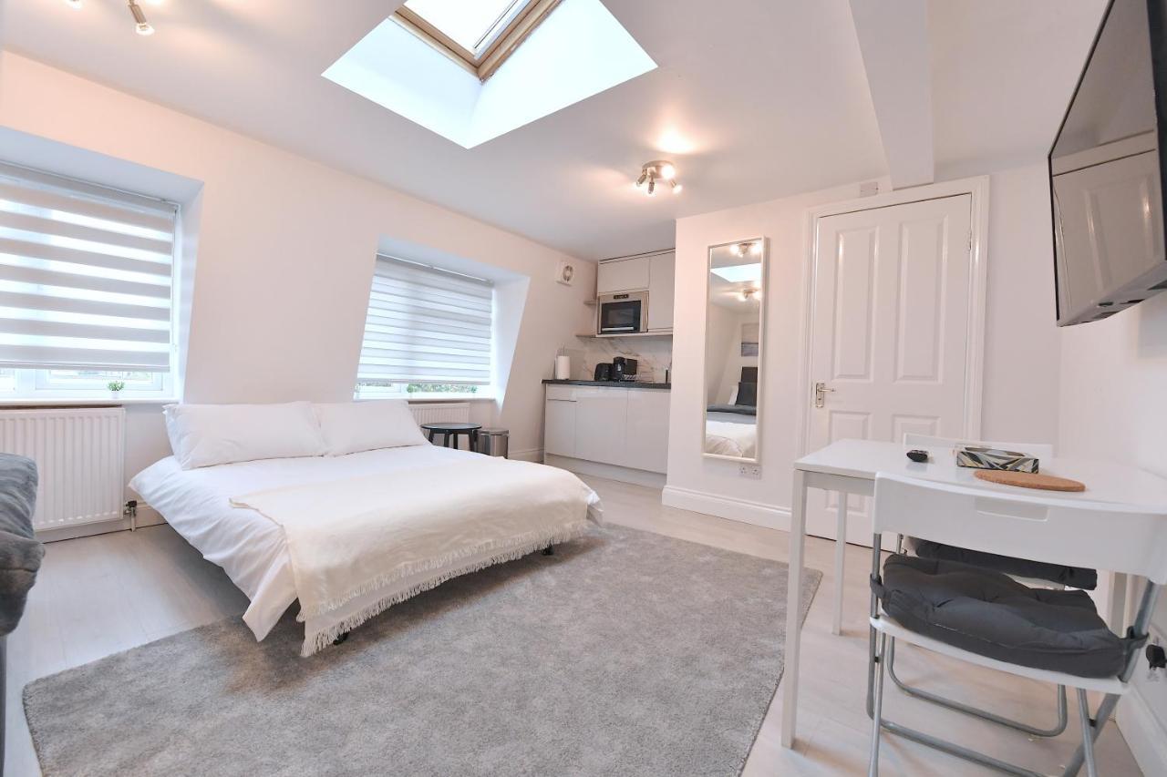 Very Close To Line Underground Shepherds Bush And Westfield Newly Refurbished Apartment