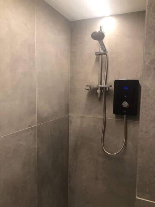 Brand New Studio Outhouse Putney Sw15 Apartment London