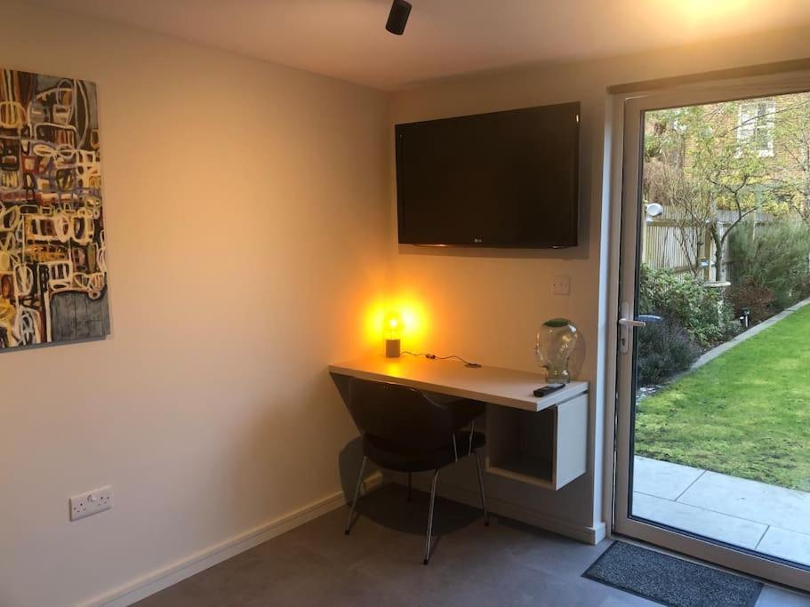 Brand New Studio Outhouse Putney Sw15