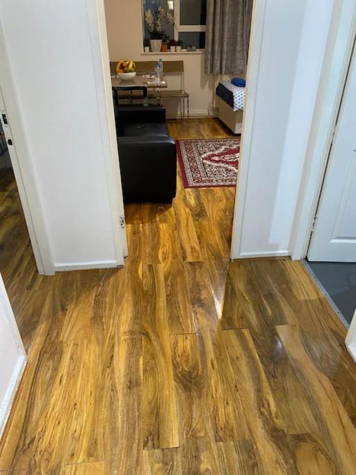 Apartment Ground Floor One Bedroom Bayswater Central *
