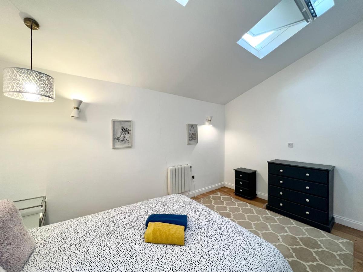 Holiday home Cosy Trio: Flexible Near Mall With Parking *