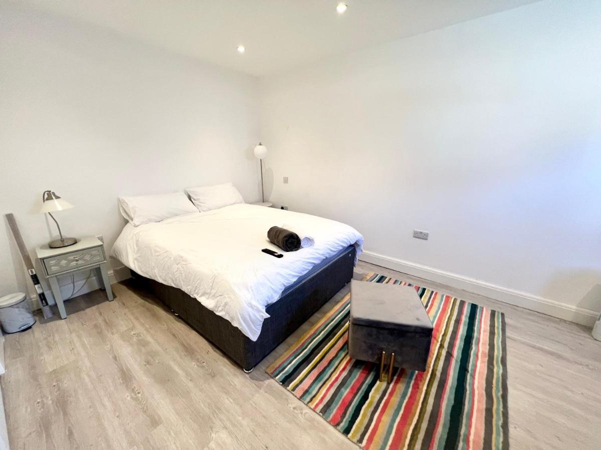 Cosy Trio: Flexible Near Mall With Parking