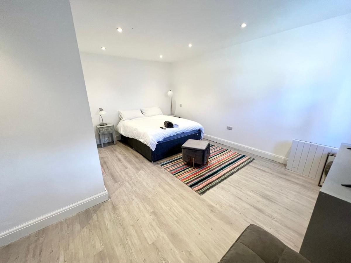 Cosy Trio: Flexible Near Mall With Parking Holiday home