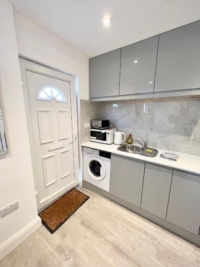 Cosy Trio: Flexible Near Mall With Parking