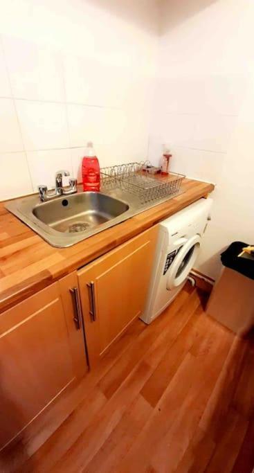 Entire One Bedroom Near Stratford * London