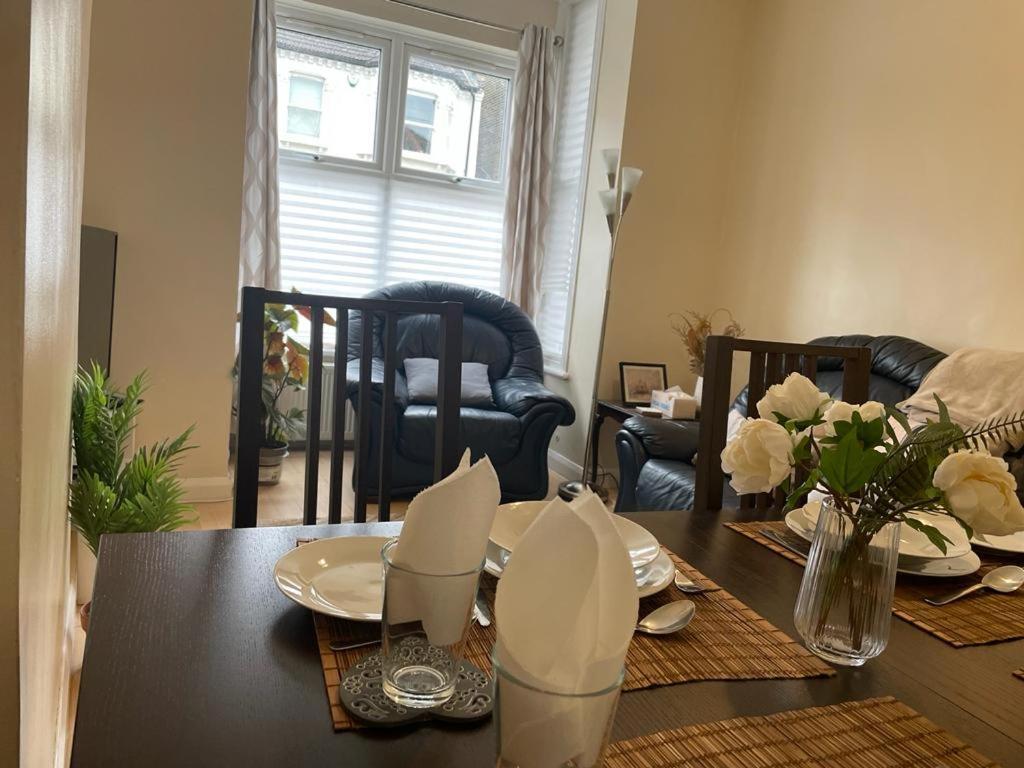 Apartment Devonshire House-3.3ml From Wimbledon Centre Court London