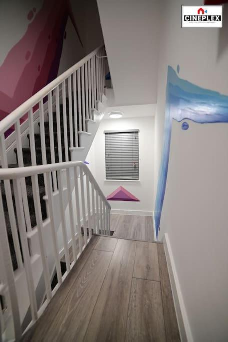 Business Leisure Professional Flat B Unit 2 Lewisham Wifi Netflix By Cineplex Short Lets & Serviced Apartment *