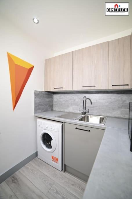 Apartment Business Leisure Professional Flat B Unit 2 Lewisham Wifi Netflix By Cineplex Short Lets & Serviced London