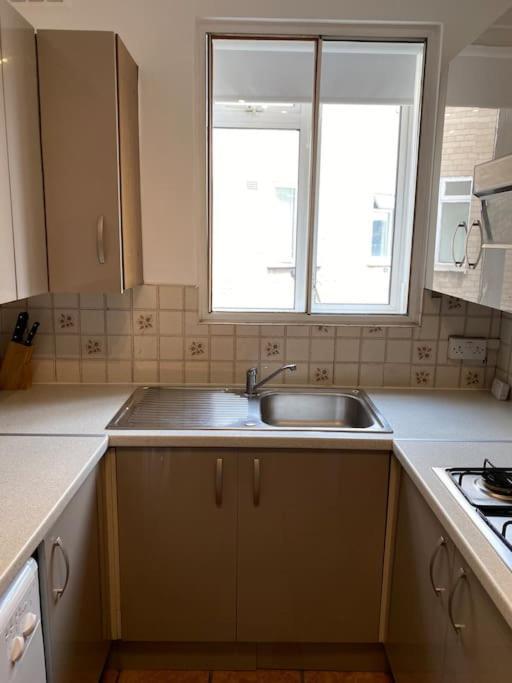 018- Premium Location Regent Park Radley House Apartment
