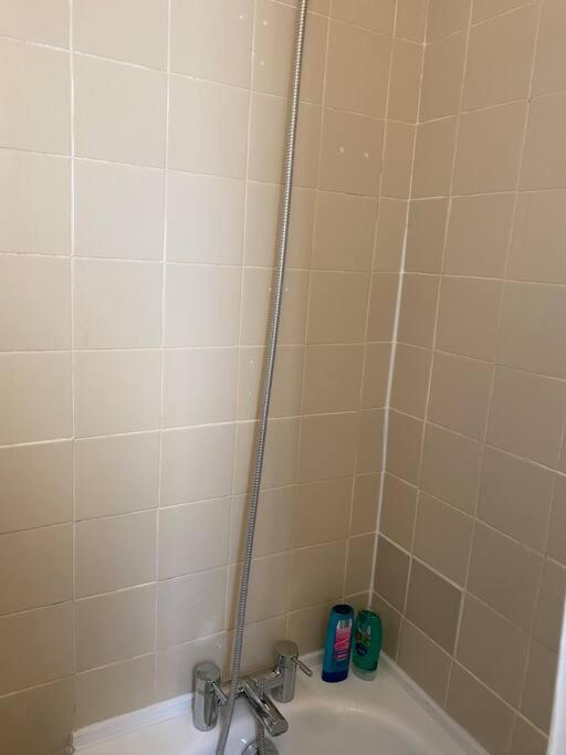 018- Premium Location Regent Park Radley House Apartment London