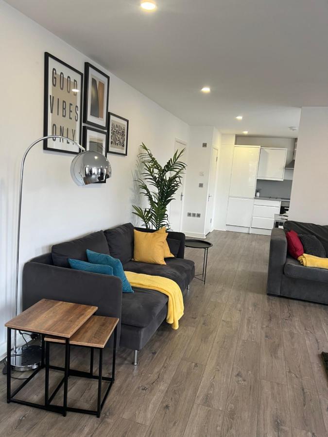 3bed Flat 3wc And Great Location Near Excel City Airport O2 And Canning Town Station Holiday home London