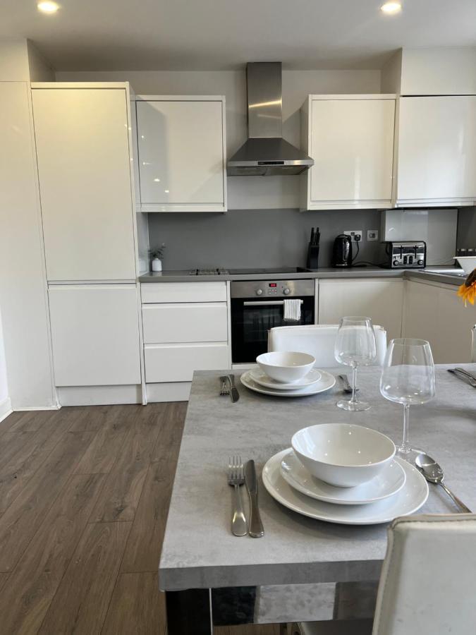 Holiday home 3bed Flat 3wc And Great Location Near Excel City Airport O2 And Canning Town Station London