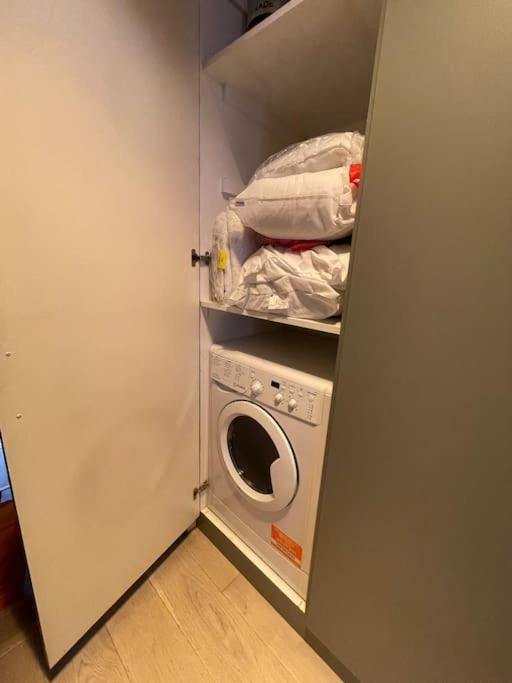 Pillow Menu! 1 Bed Garden Flat Finsbury Park * London