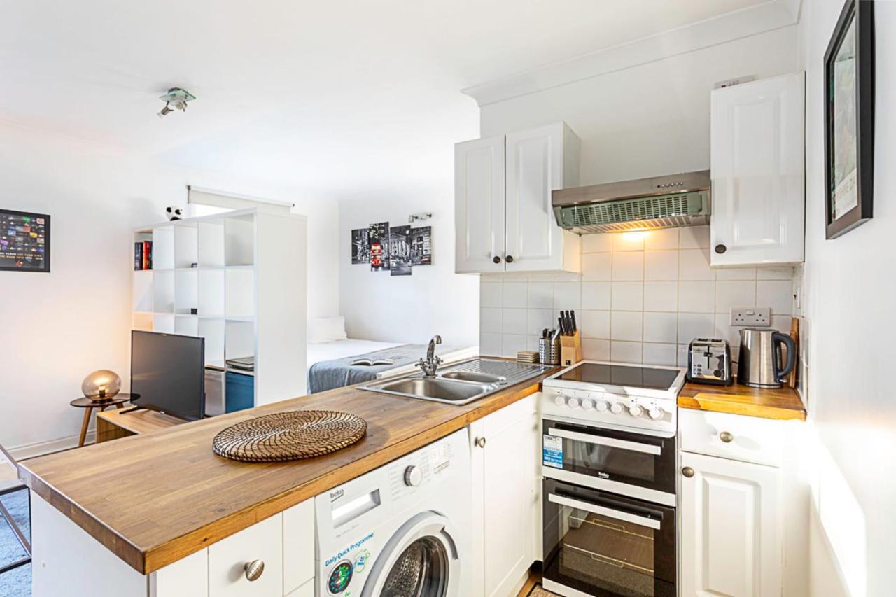 Convenient Studio Near Victoria Apartment *