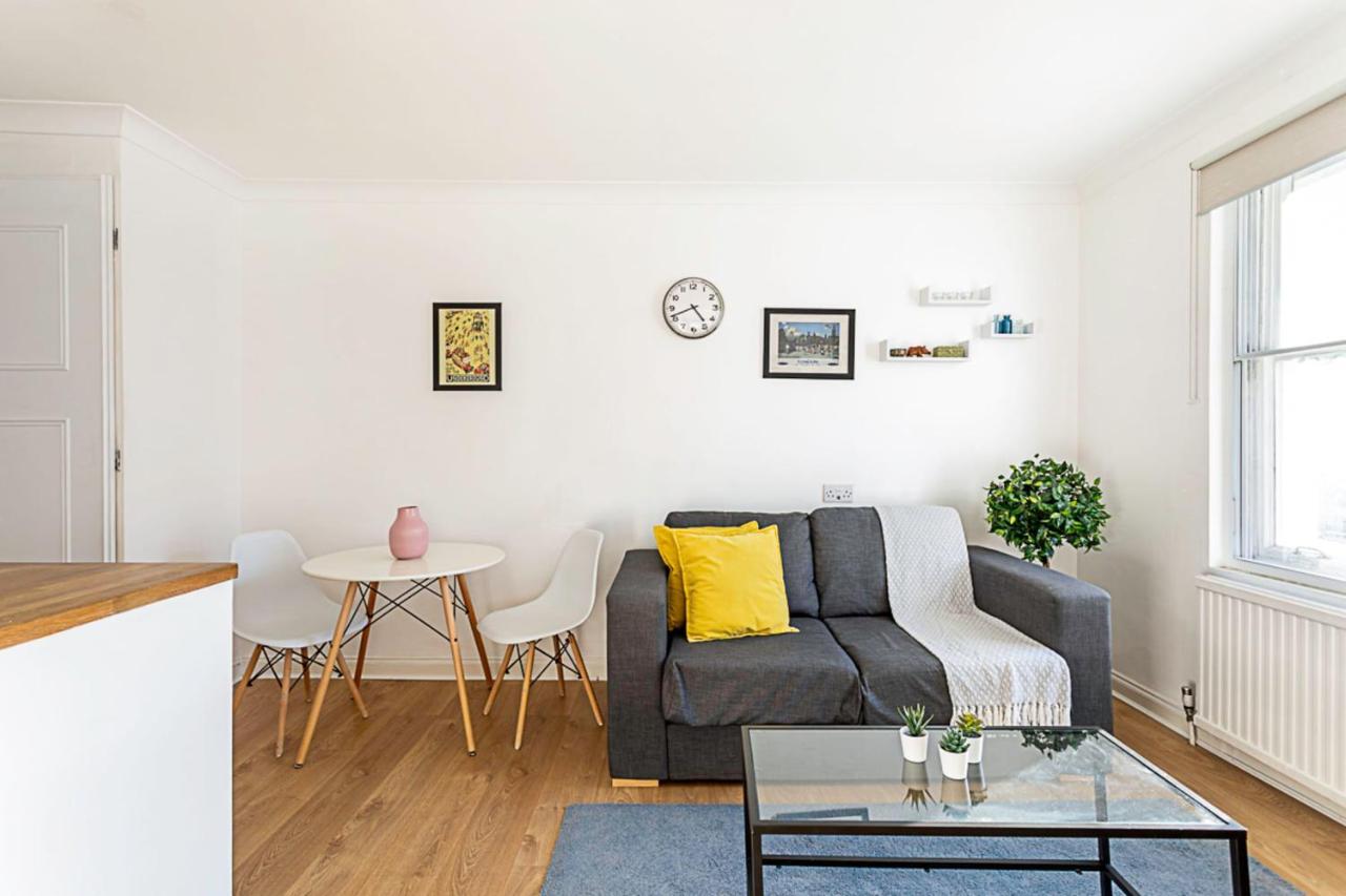 Convenient Studio Near Victoria Apartment *