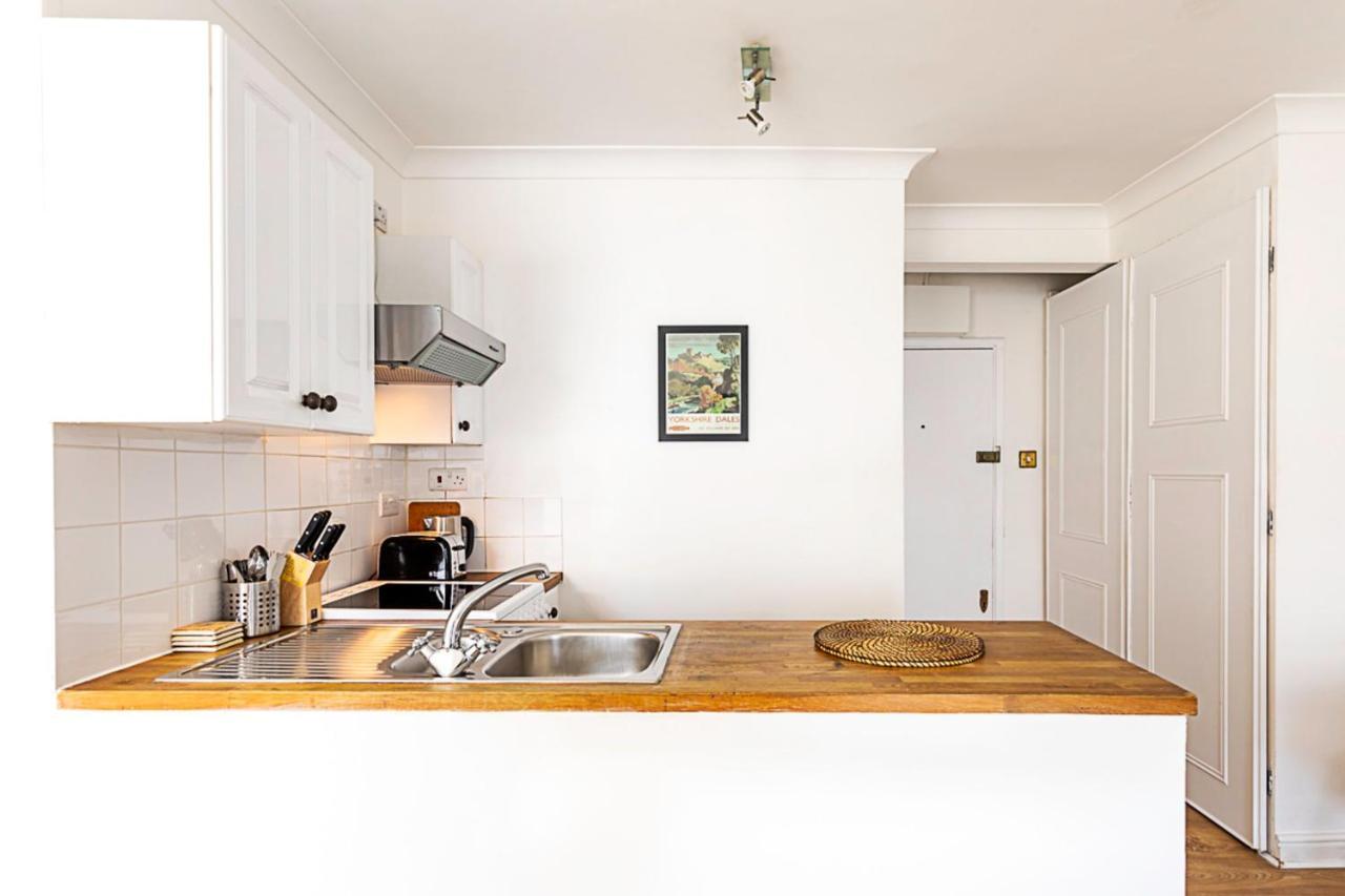Apartment Convenient Studio Near Victoria