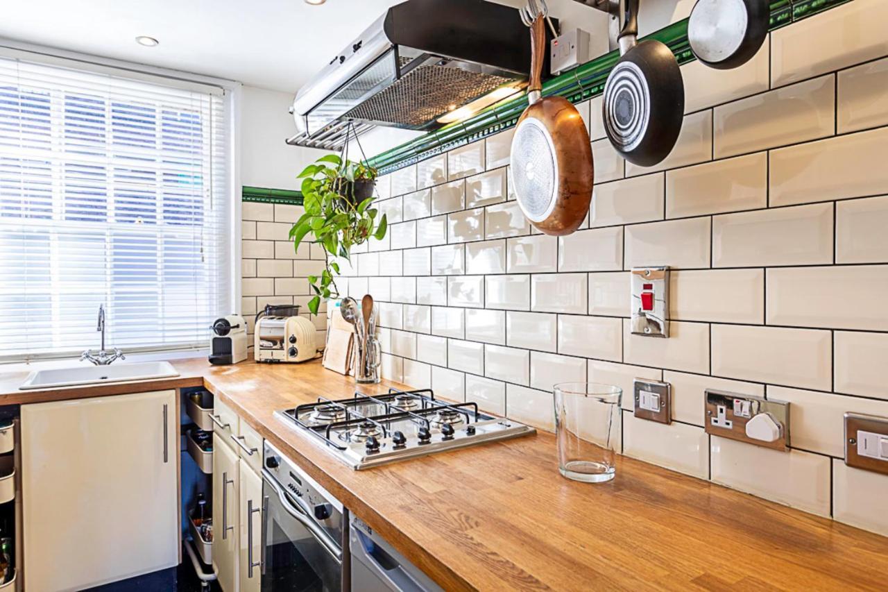 Gorgeous Angel Flat London