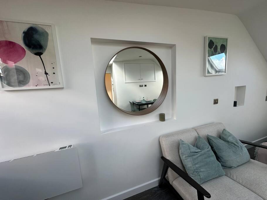 Lovely New Decor Studio - 4 The Southwell * London
