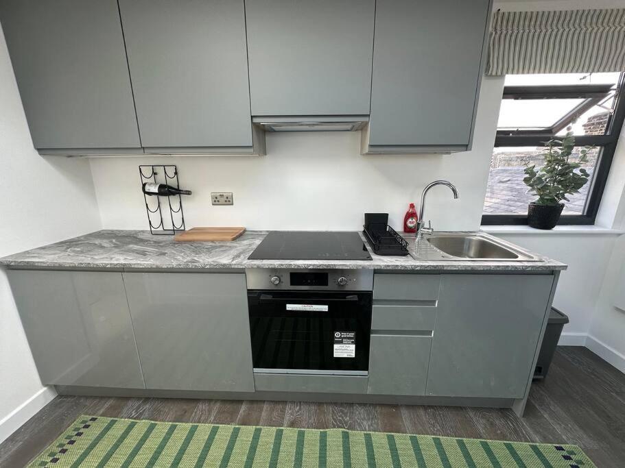 Lovely New Decor Studio - 4 The Southwell * London