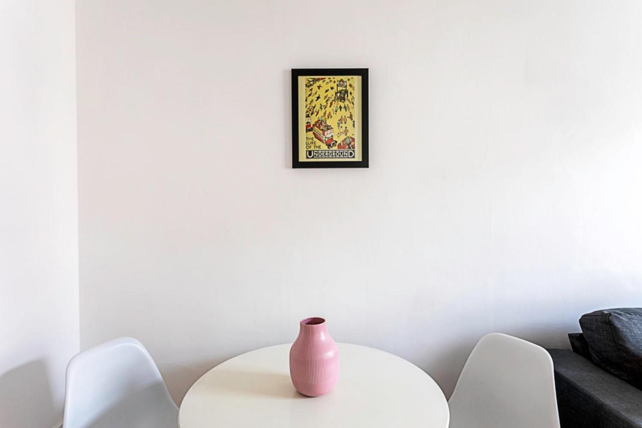 Convenient Studio Near Victoria Apartment