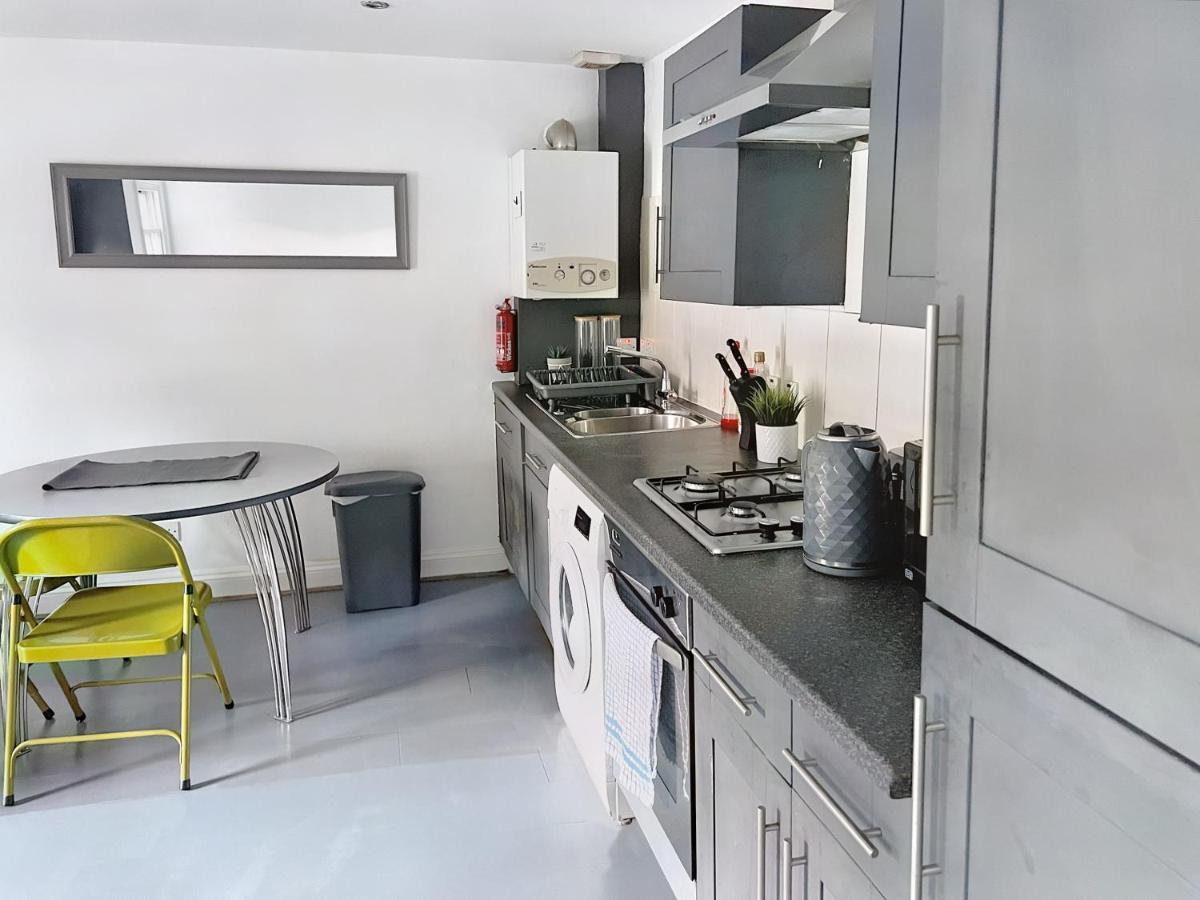 Apartamento Lovely 2-bedroom Serviced Greater Londres