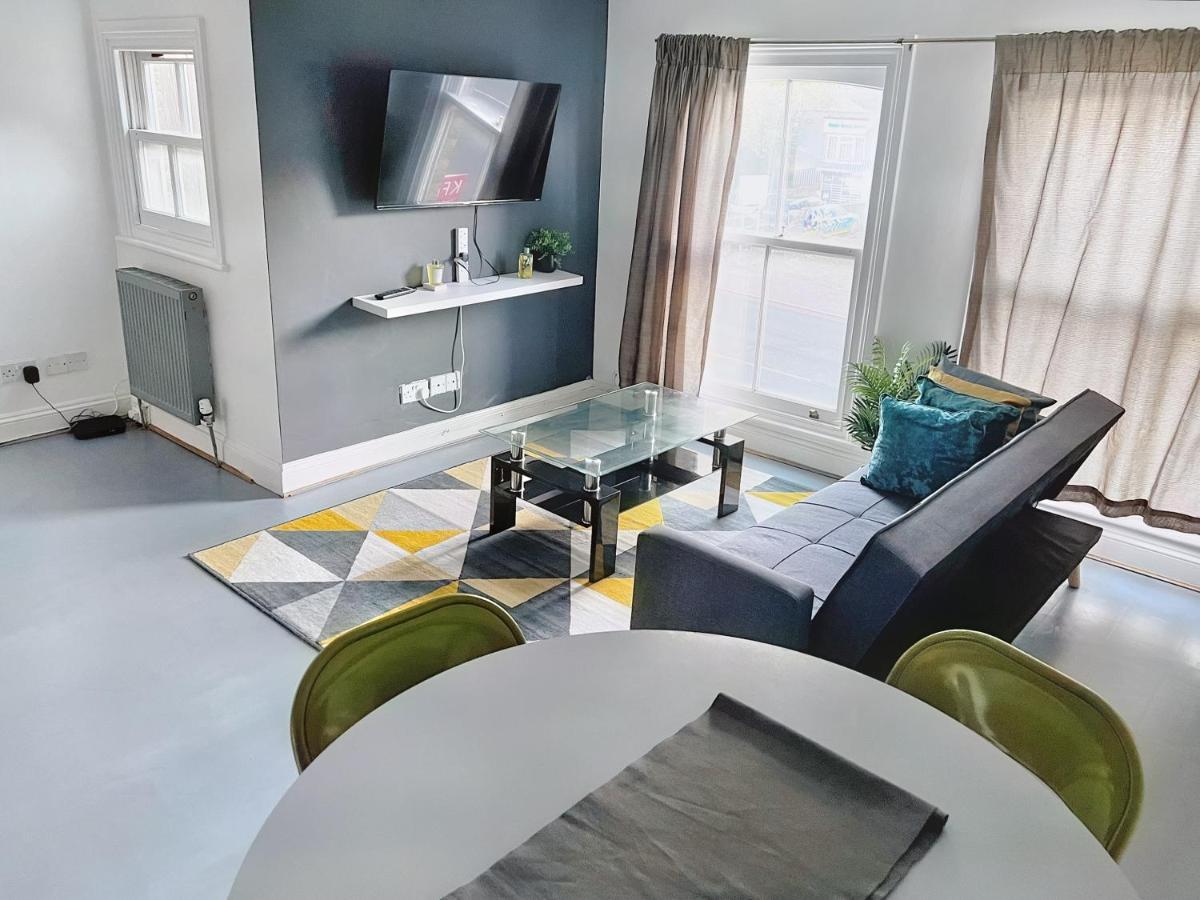 Lovely 2-bedroom Serviced Greater Apartamento