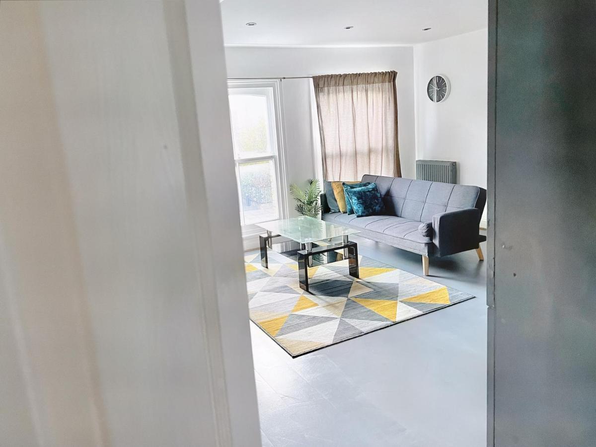 Lovely 2-bedroom Serviced Greater Apartamento *