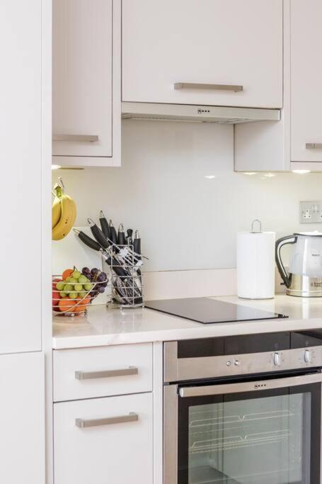 The Hyde Park Corner Apartment *