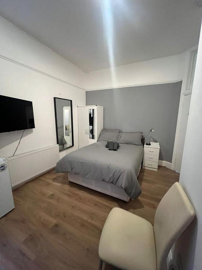 Private Self Contained Studio In The Heart Of Golders *