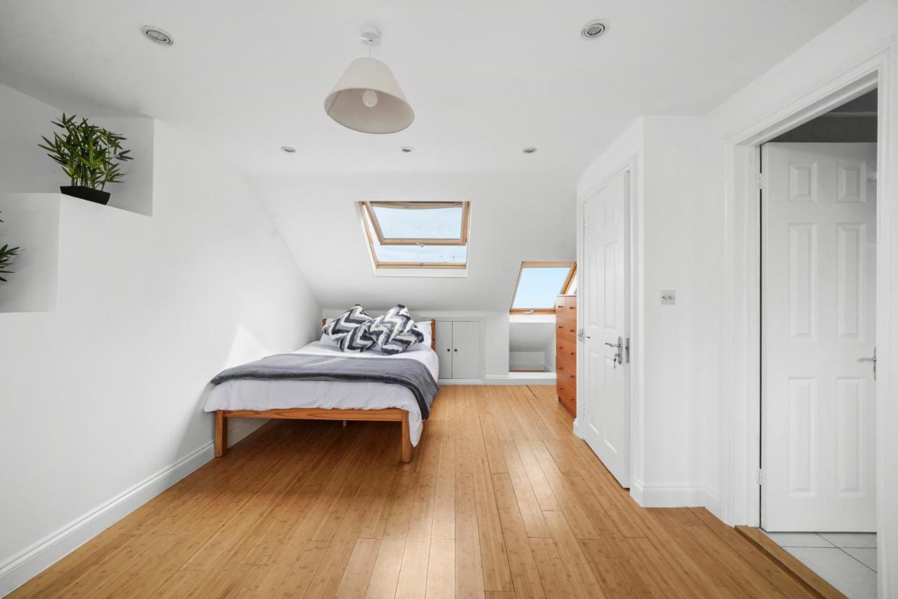 Apartment Hanger Lane Hububb London