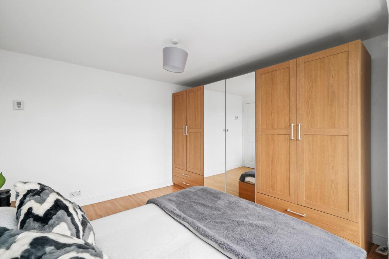 Hanger Lane Hububb Apartment