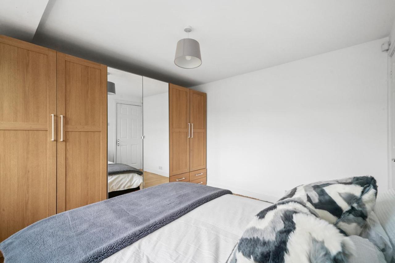 Hanger Lane Hububb Apartment *
