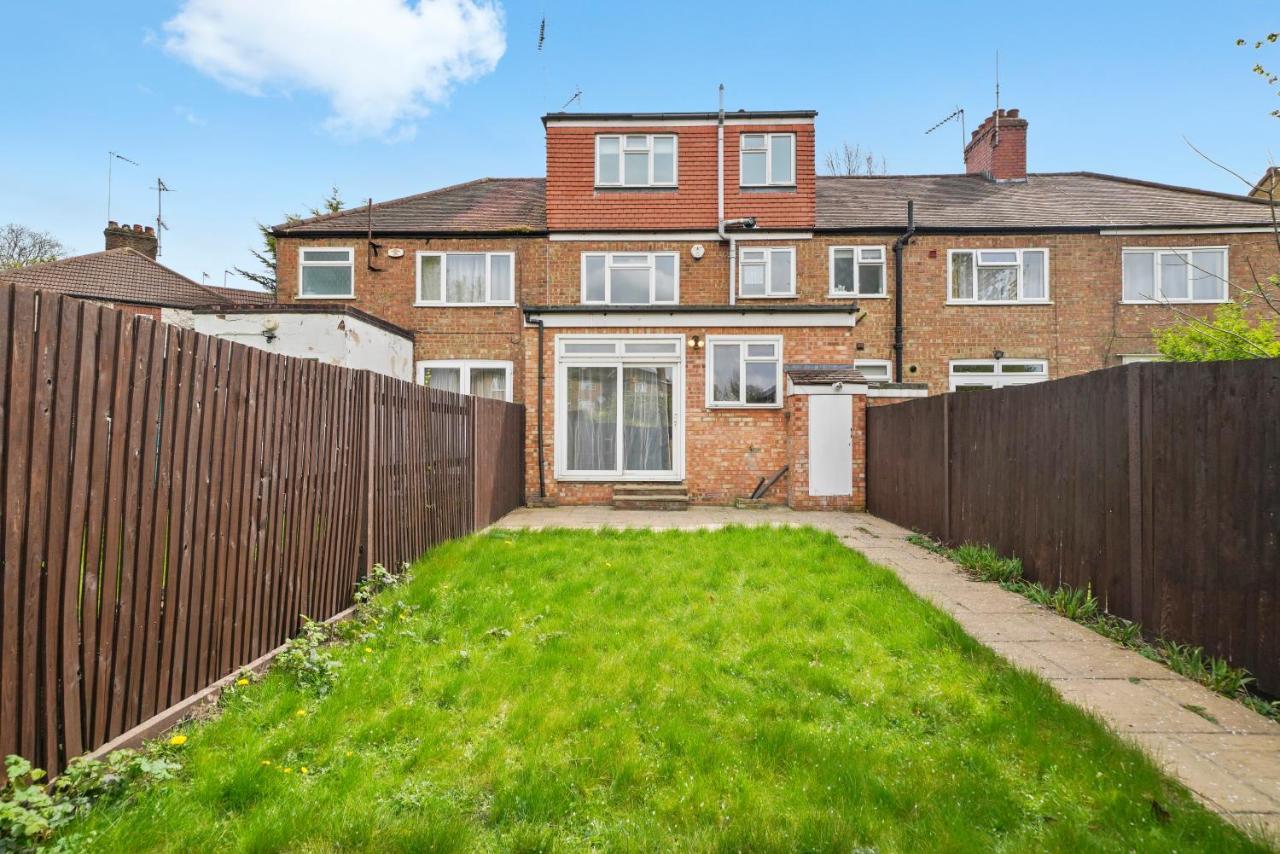 Hanger Lane Hububb Apartment *